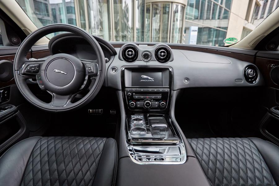  Jaguar XJ L Autobiography 2015 года  (WW) (фото 12 из 23)